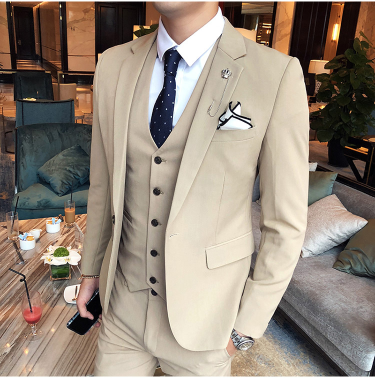 พร้อมเช่า สูทชาย สีกากี สไตล์เกาหลี พร้อมเสื้อกั๊ก