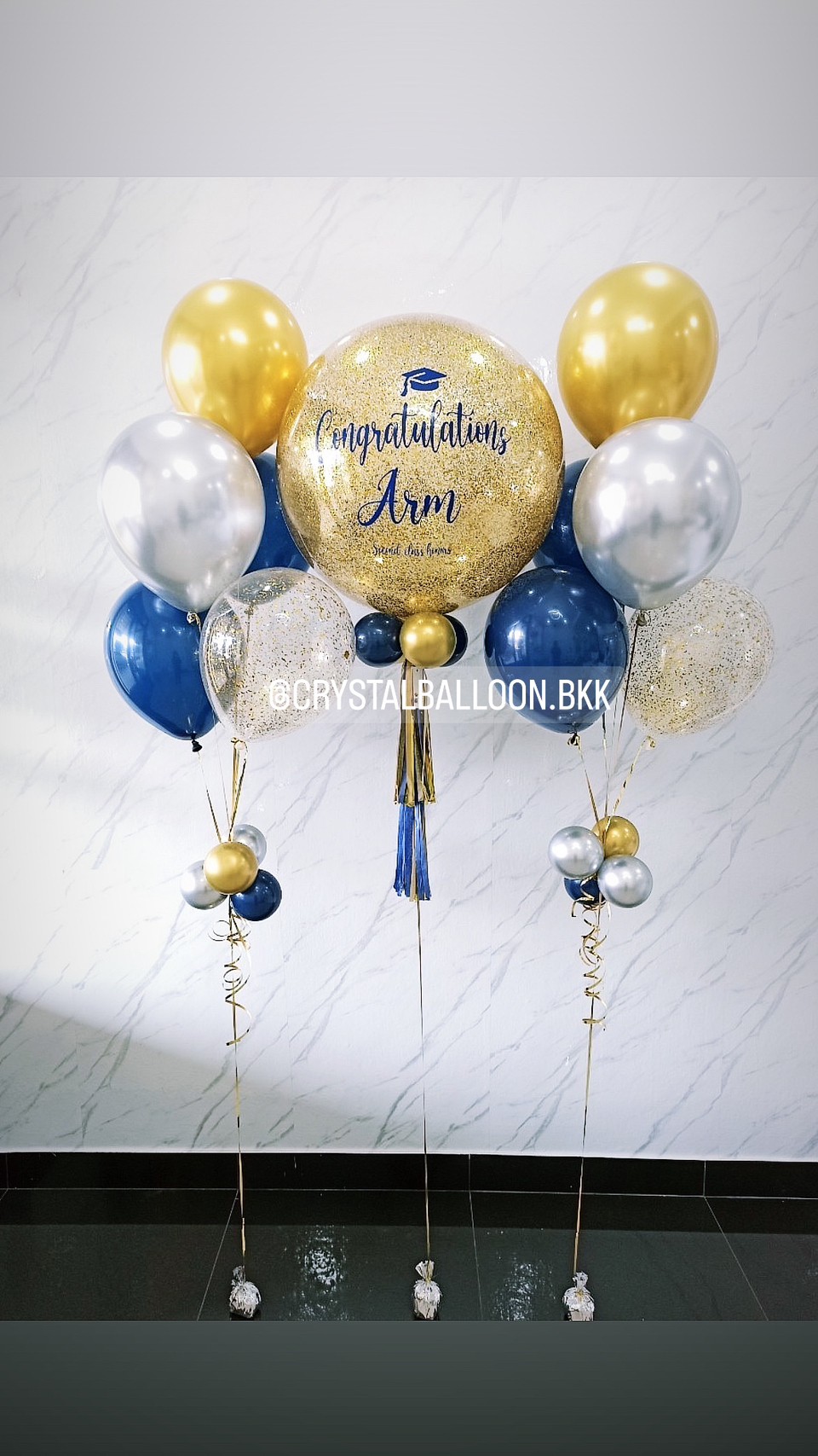 ลูกโป่ง รับปริญญา Bubble ขนาด 24" Theme Dark Blue-ทอง พร้อม ช่อลูกโป่งโครเมี่ยม ช่อ 5 ลูก 2 ช่อ,ลูกโป่งใส ใส่กลิตเตอร์ พร้อมตกเเต่ง สามารถเปลี่ยนสีลูกโป่ง/เปลี่ยนข้อความ/เปลี่ยนขนาดได้