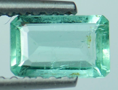 พลอยมรกตดิบ (Emerald) 0.52 กะรัต No oil