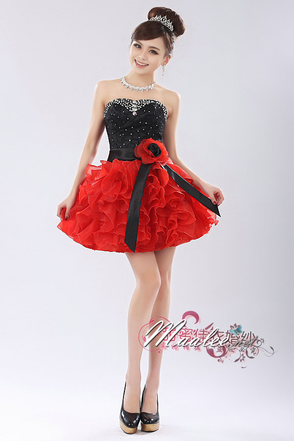 พร้อมเช่า ชุดแฟนซี เช่า 500 ชุดราตรีสั้น เกาะอกแต่งคริสตัล สีดำ กระโปรงระบายสวยสีแดง