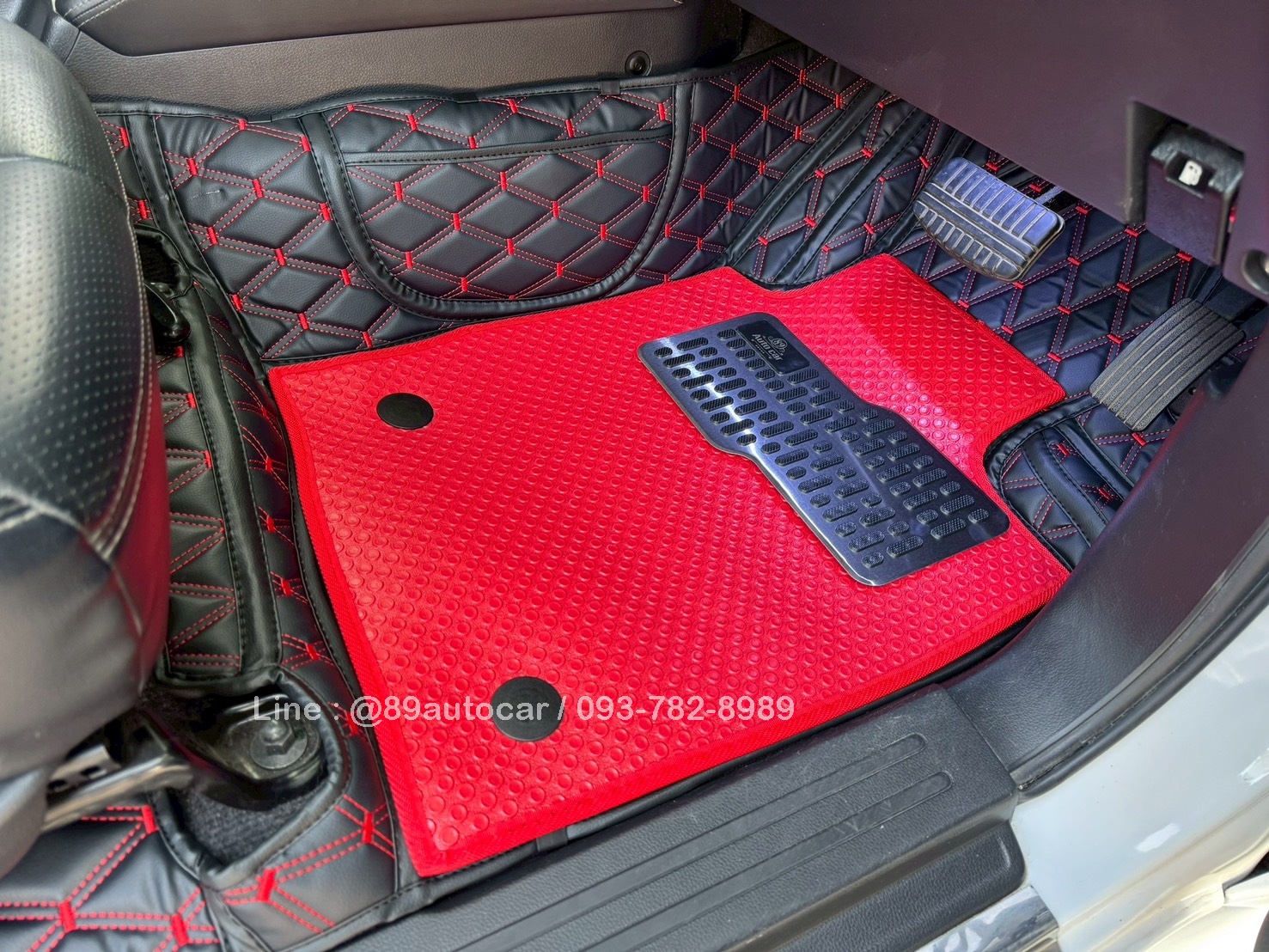 พรมรถยนต์ Mitsubishi Triton 4Door 2022 ปูพรมVVIP สีดำด้ายแดง + กระดุมเล็ก PVC แท้ สีแดง