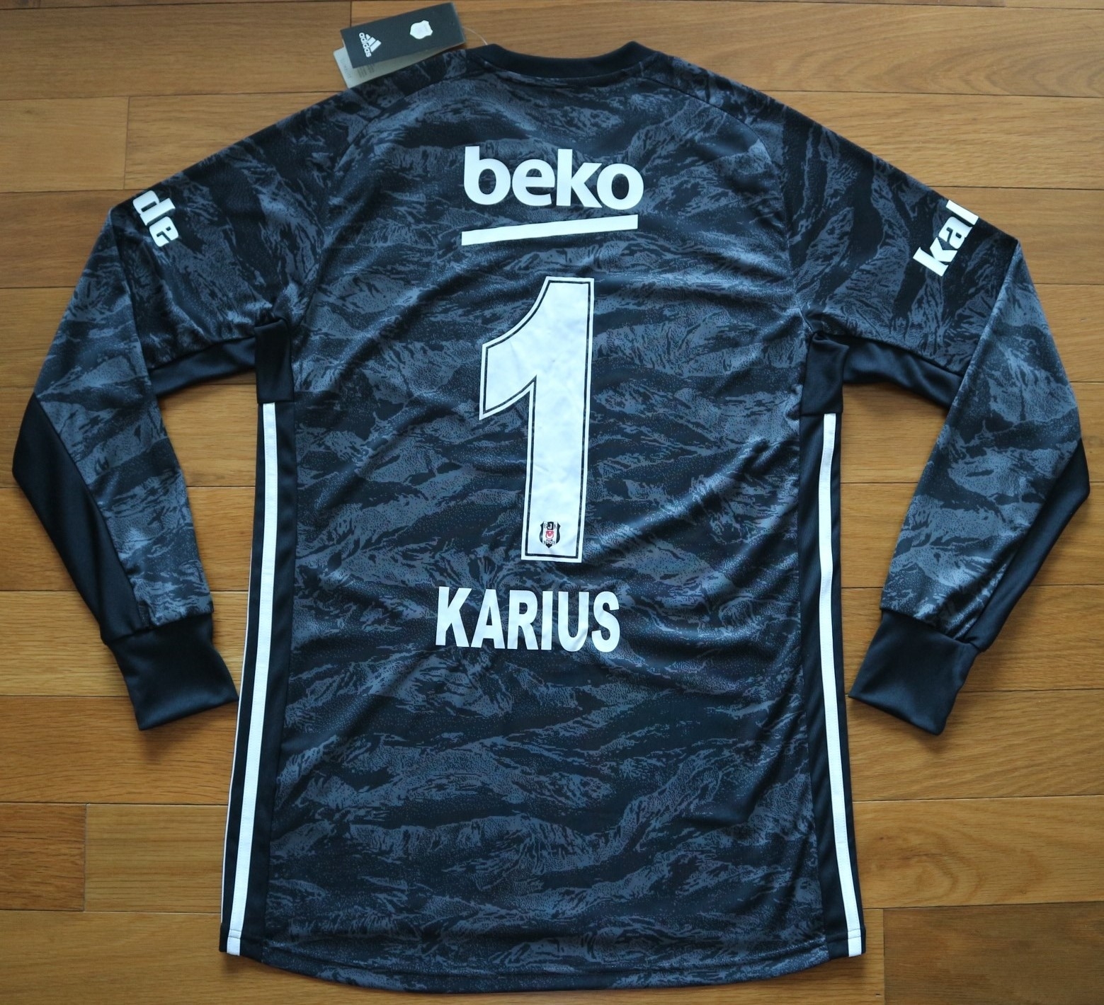 เสื้อฟุตบอล #1 คาริอุส ทีมสโมสรเบซิคตัส เจเค ชุดผู้รักษาประตู 2019/20 ใหม่ M-Size / #1 KARIUS BESIKTAS JK Football Shirt GK Kit 2019/20 Jersey NEW M-Size