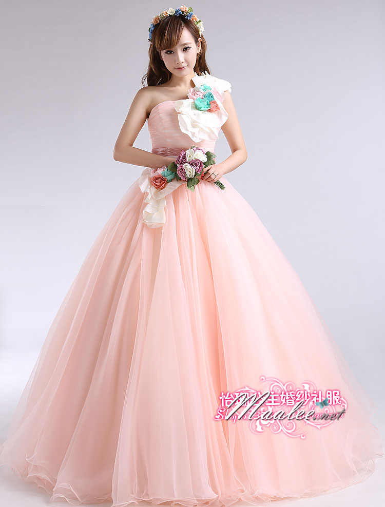 พร้อมเช่า ชุดแฟนซี ชุดราตรียาว ไหล่เฉียง สีชมพูอมส้ม Pastel สวยหวาน กระโปรงผ้าแก้วน่ารักมาก