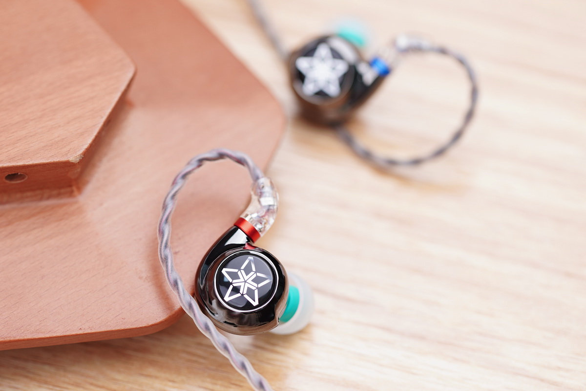 ขาย FiiO FH11 หูฟัง IEMs Hybrid 2 ไดรเวอร์ 1BA+1DD รองรับ Hi-Res ประกันศูนย์ไทย