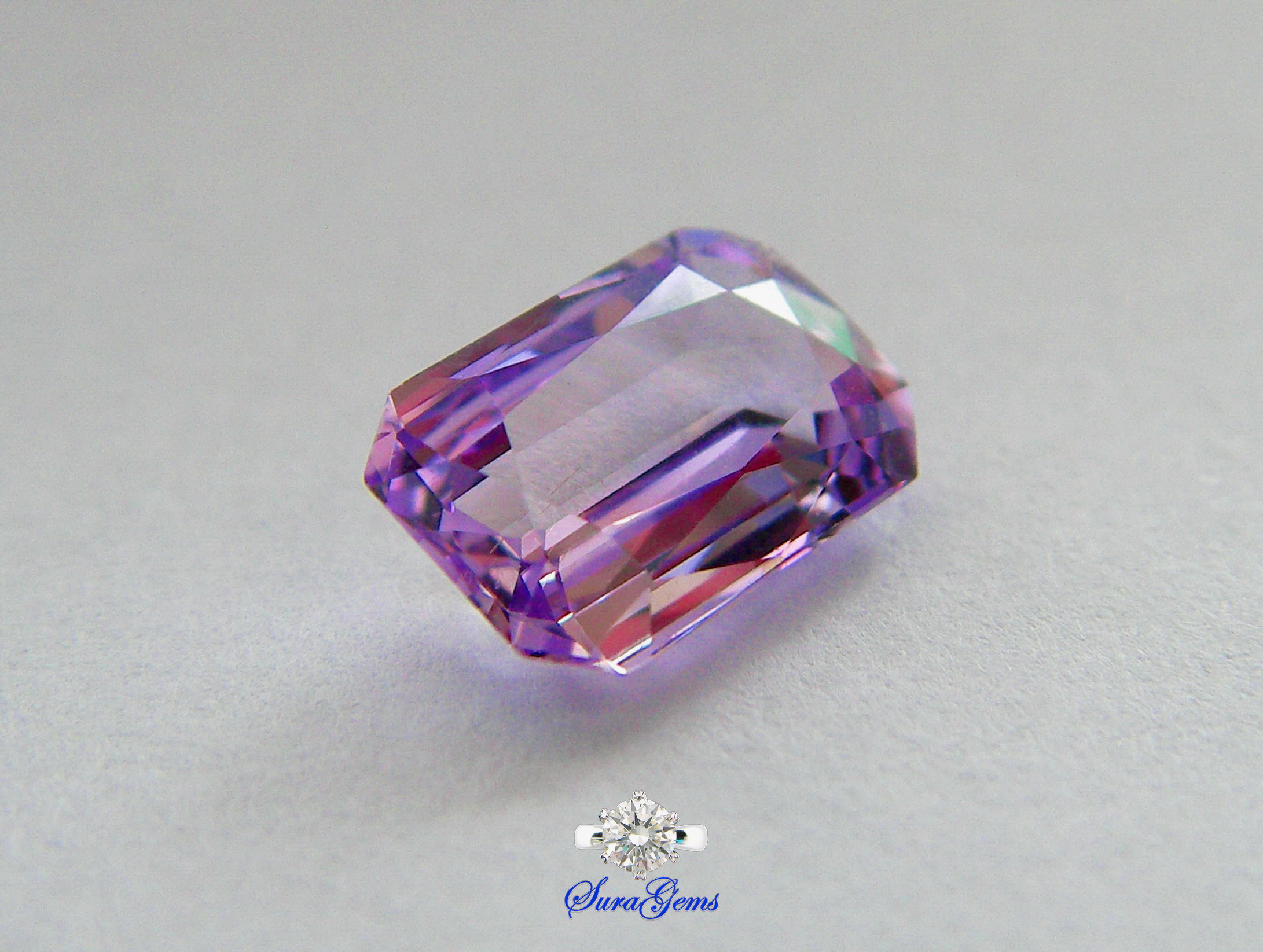 แซฟไฟร์ม่วง Purple Sapphire 紫色蓝宝石 Weight 1.34 Ct. Clarity VVS-IF .