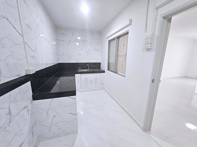 ขายทาวน์เฮ้าส์ 2 ชั้น หมู่่บ้านพฤกษา67 แบบ 3 ห้องนอน 2 ห้องน้ำ ใกล้รถไฟฟ้าคูคต รีโนเวทใหม่พร้อมอยู่ โอนฟรีทุกค่าใช้จ่าย