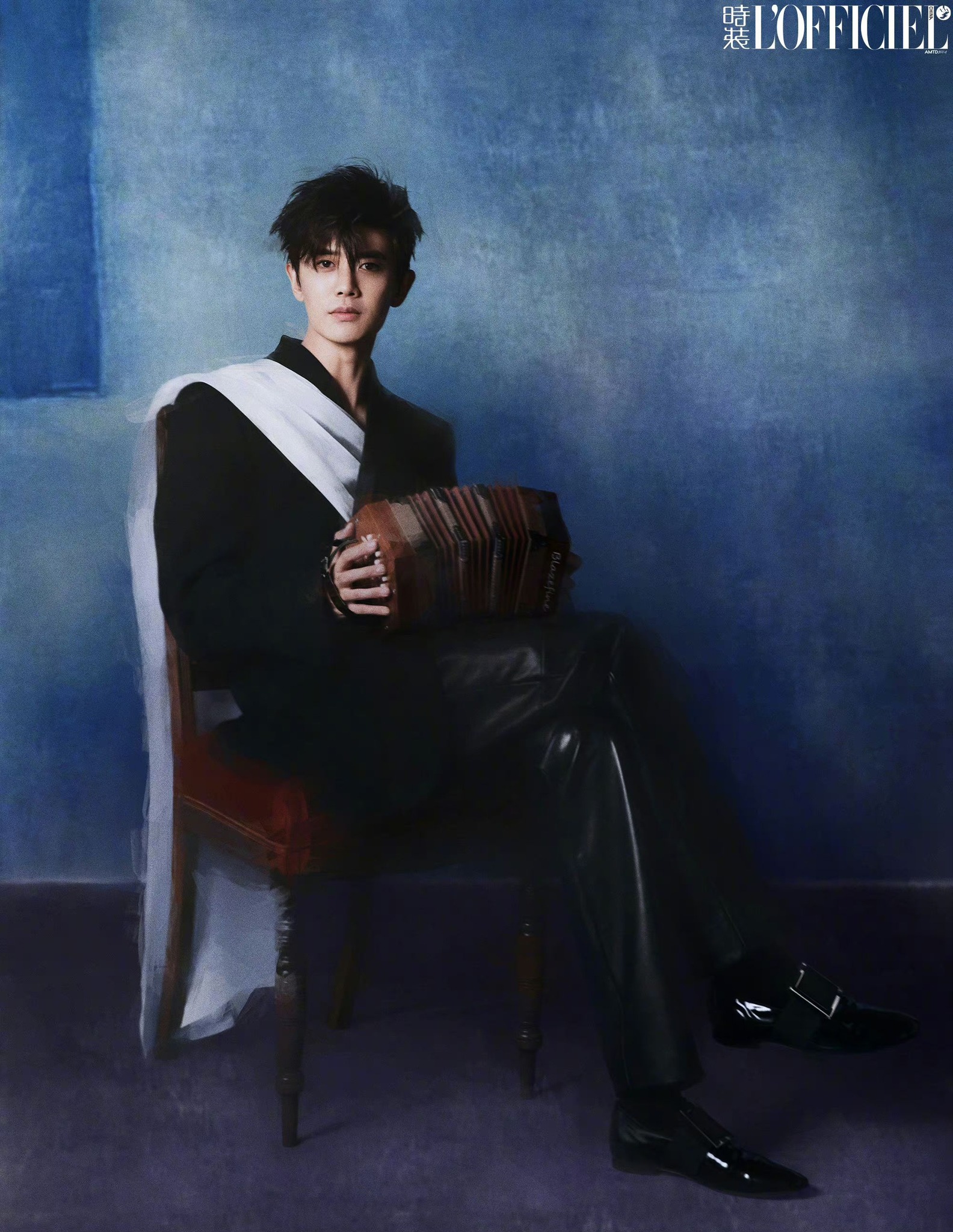 นิตยสาร L'OFFICIEL เหรินเจียหลุน เดือน 8/2023