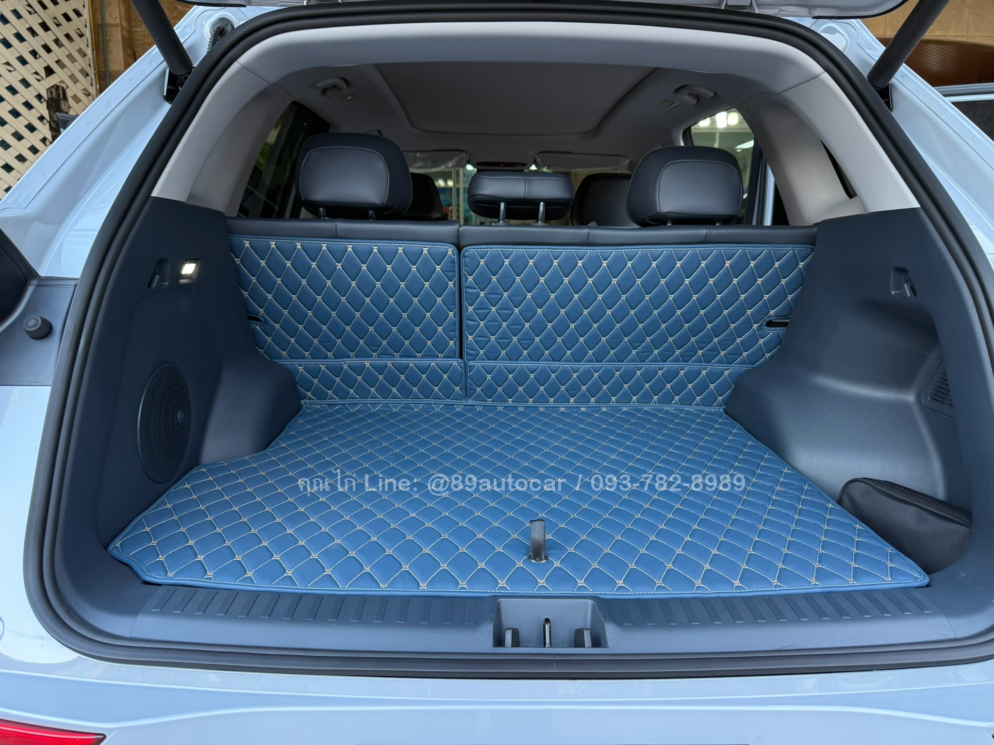 พรมปูพื้นรถยนต์ Geely EX5 (จีลี่ อีเอ็กซ์ 5) ปูพรม6D สีน้ำเงินด้ายทอง 6 ชิ้น เต็มคัน