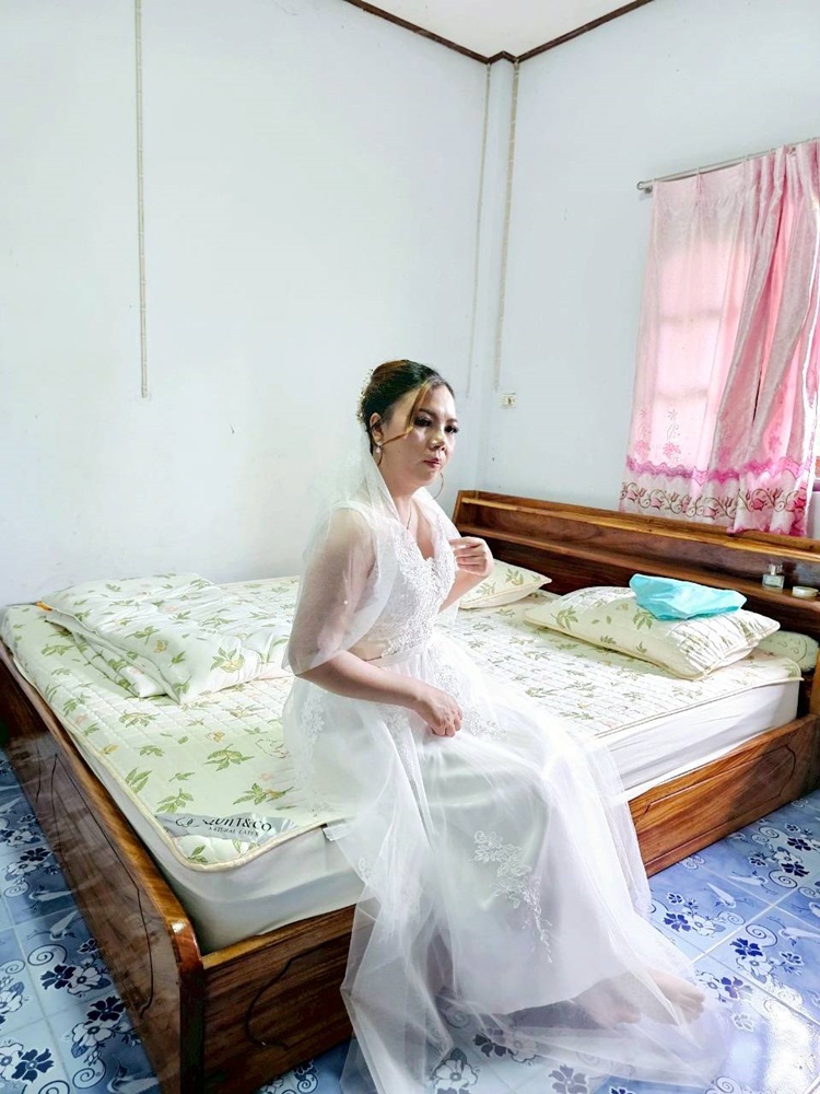 พร้อมเช่า ชุดแต่งงาน พรีเวดดิ้ง มินิมอล สีขาว แขนกุด (เชือกผูกหลัง)