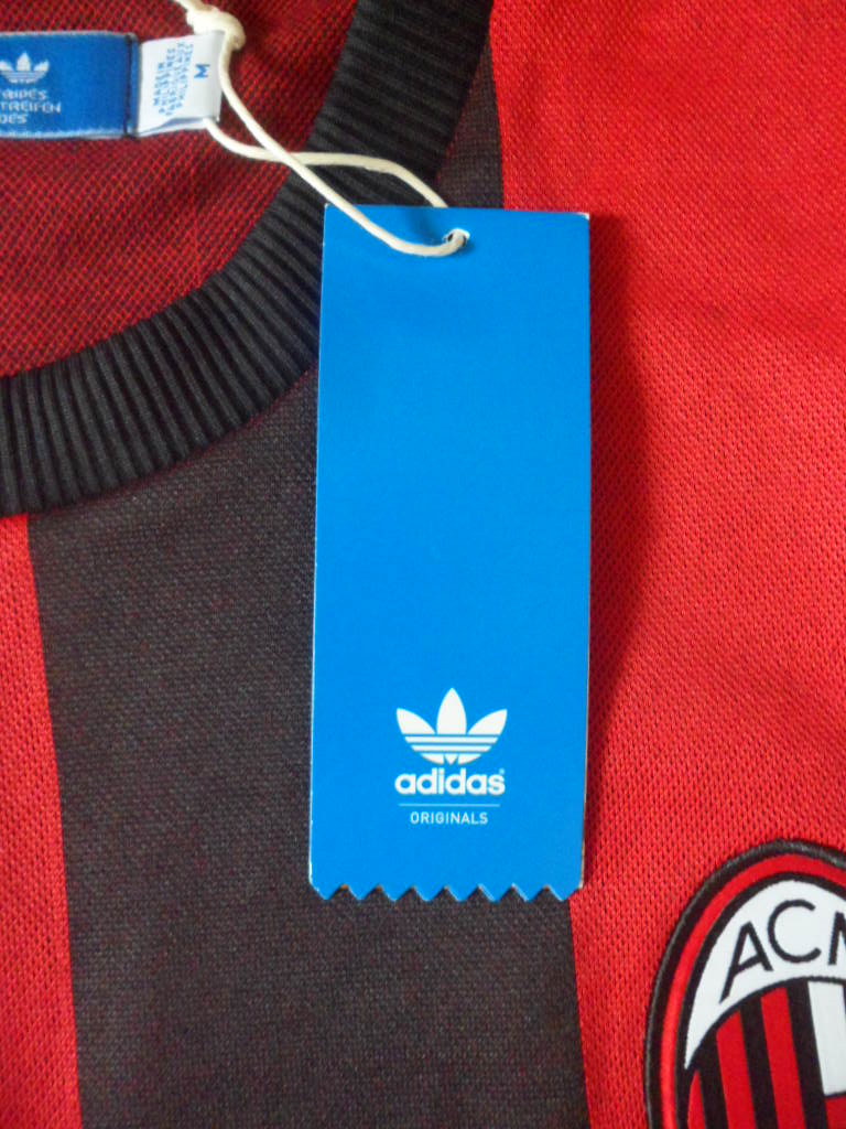เสื้อฟุตบอล ทีมสโมสรเอซี มิลาน ชุดเหย้า เรโทร แขนยาว 1960s ใหม่ M-Size / AC MILAN Football Shirt Long Sleeve Retro Home Kit 1960s Jersey NEW M-Size