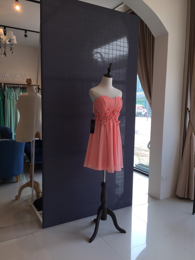 พร้อมส่ง ชุดราตรีสั้น เดรสสั้น แต่งดอกเพิ่มคริสตัล สีโอโรส