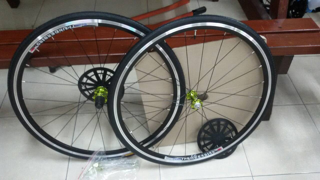 ชุดล้อเสือหมอบ TUNDERBIRD 700C พร้อมยาง KENDA 700X26C ,E-WST700CT