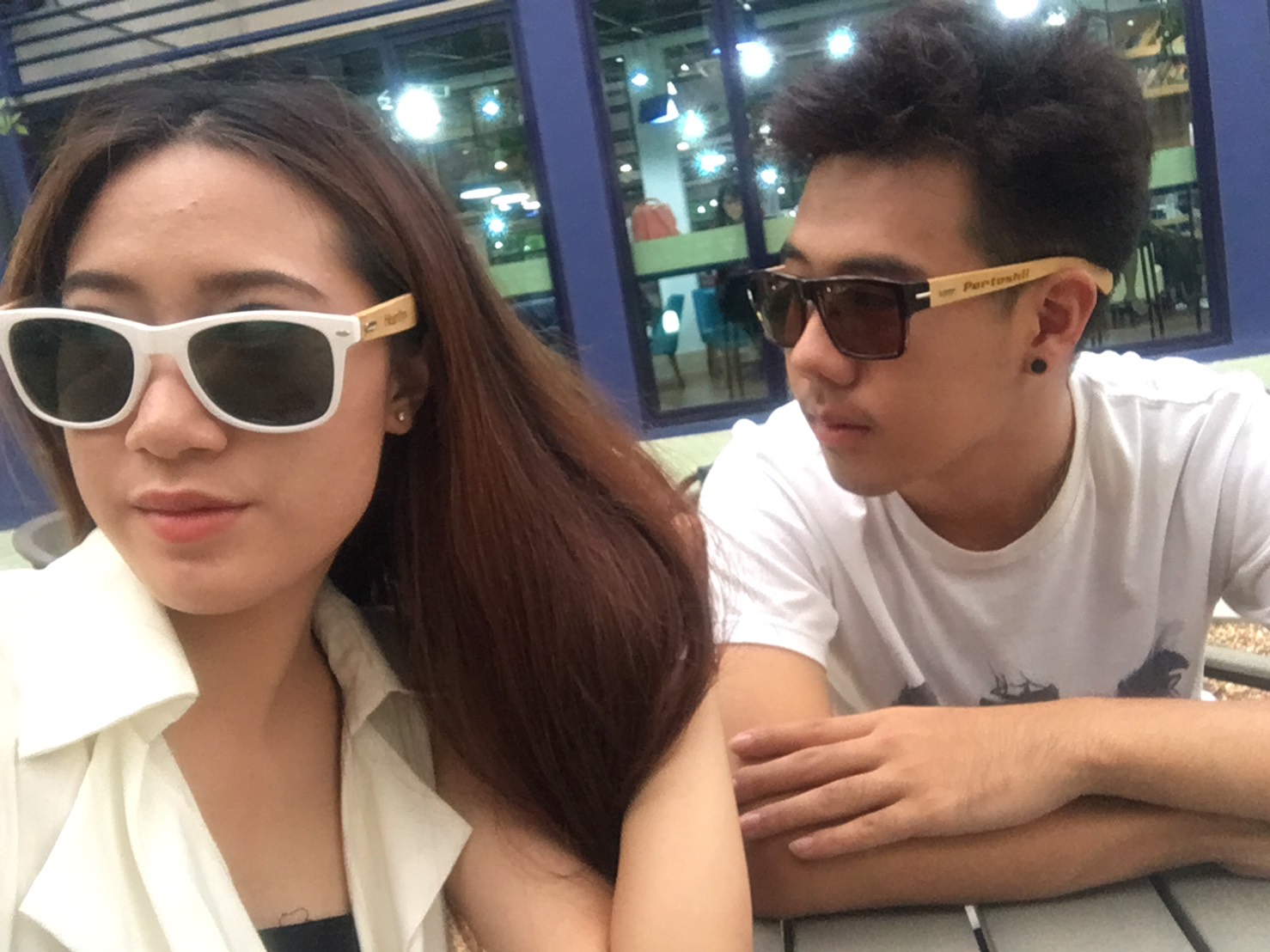 แว่นไม้สลักชื่อ
