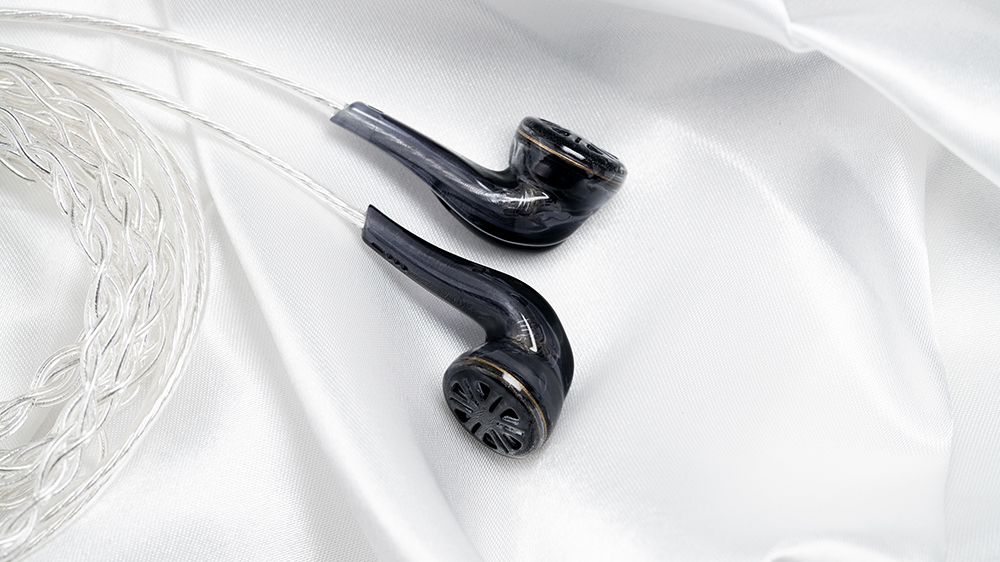 ขาย FiiO EM5 หูฟัง Earbud เทพ ไดรเวอร์ Dynamic เคลือบ Beryllium