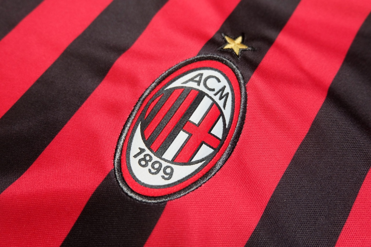 AC Milan 2016/17 Home Vintage Jersey เสื้อบอลเอซีมิลาน เสื้อเอซีมิลานย้อนยุค Fly Emirates