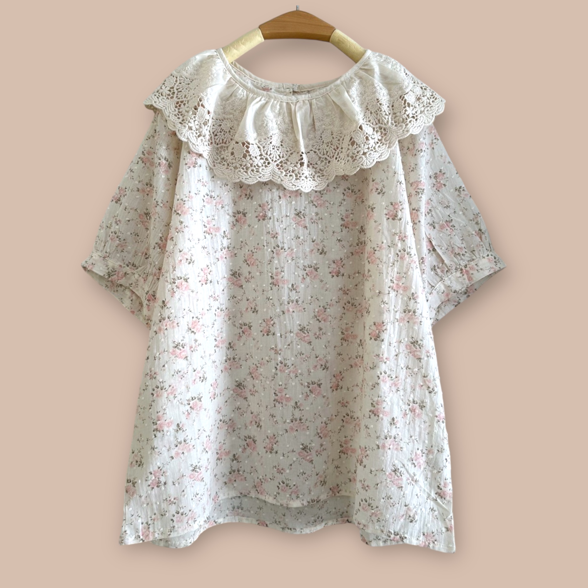 เสื้อผ้าฝ้ายลายดอกไม้แต่งปกผ้าลูกไม้