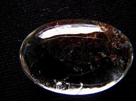 QU0031 แก้วหาดทรายทอง ปลวกแดง ปูลาด ดังชายหาดริมทะเล สวยแก้วใสวงรี ทำหัวแหวนเรียบง่ายสวยสไตล์โป่งข่าม ขนาดแก้ว 13.38x20.31x7.58 มม. น้ำหนัก 13.96 ct.