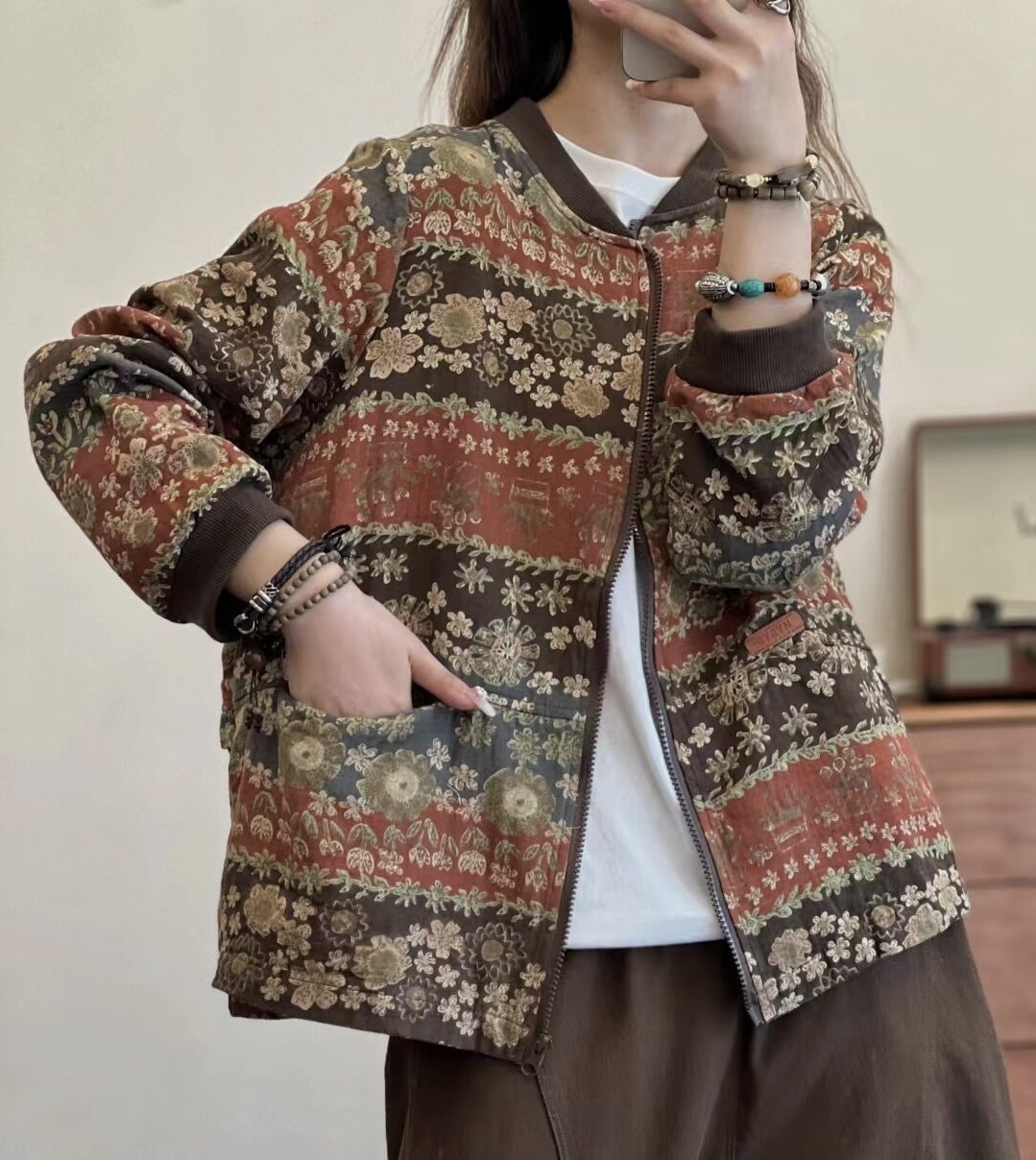 แจ็คเก็ตผ้าฝ้ายลายดอกไม้แต่งกระเป๋า