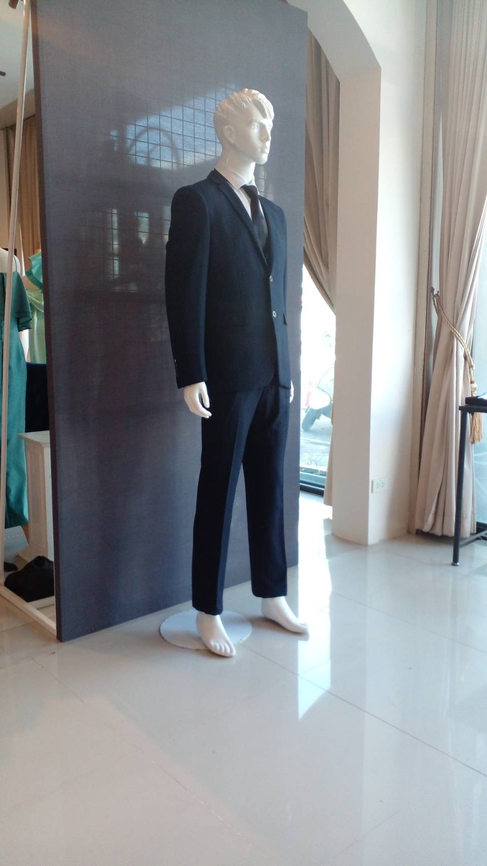 พร้อมเช่า ชุดสูทชาย สีกรมท่า 2 กระดุม งานละเอียด (พร้อมเสื้อกั๊ก)