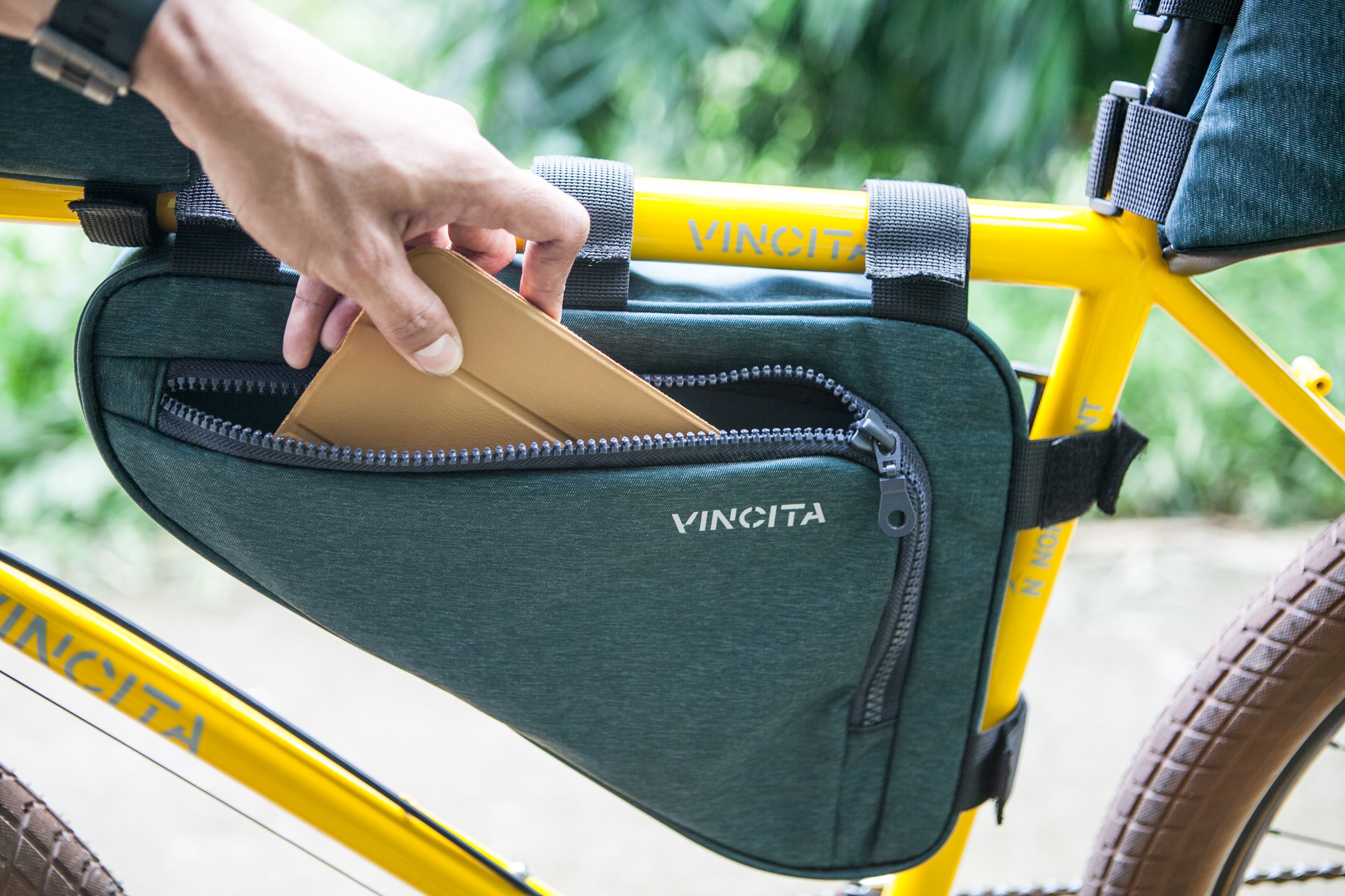 กระเป๋าสามเหลี่ยมใต้เฟรม Vincita B025BP, Cycling Bicycle Front Tube Triangle Frame Bag Bike Frame Zip Bag, STRADA BIKEPACKING FRAME BAG