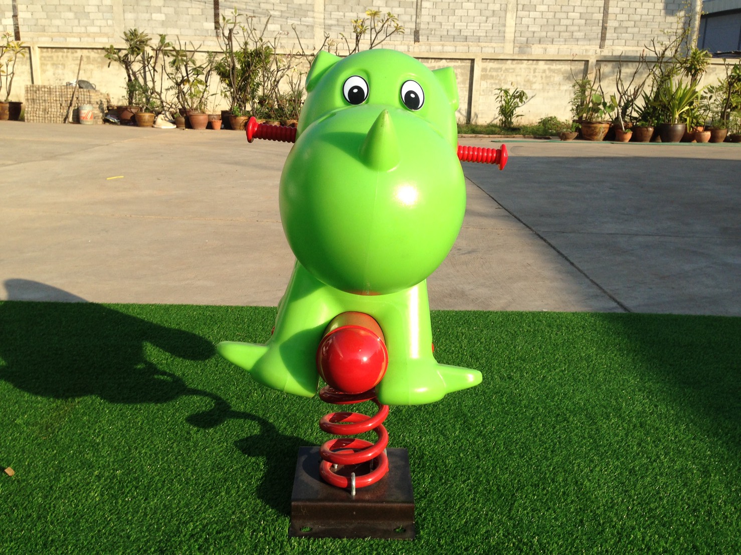 แรดสปริงโยกเยก