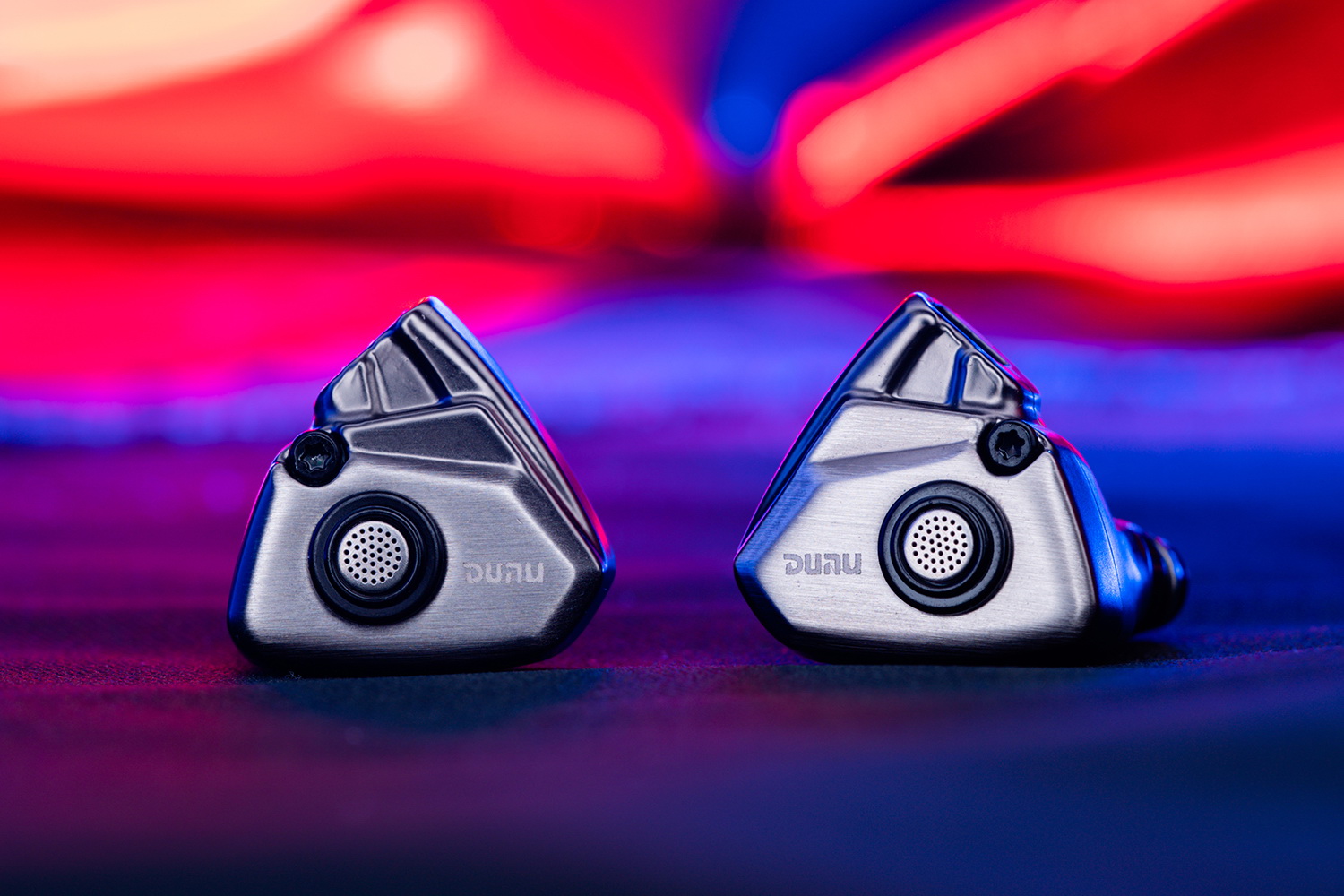 DUNU Titan S กำเนิดใหม่ของหูฟัง Titan ในธีม Cyberpunk