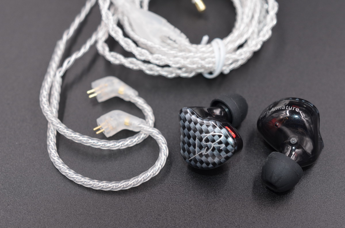 ขาย KZ ZST Pure White Edition หูฟัง hybrid 2ไดร์เวอร์ (1DD+1BA) ถอดสายได้ รุ่นพิเศษ