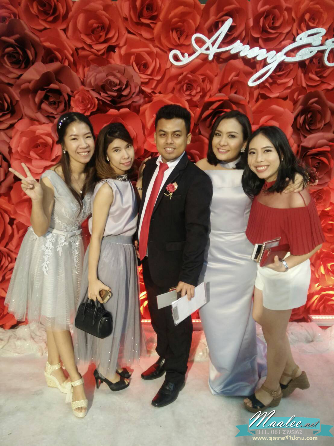 พร้อมเช่า ชุดราตรีสั้น แขนกุด สีเทา แต่งลายลูกไม้ ผ้าตาข่าย ข้างในปักเลื่อมสวย