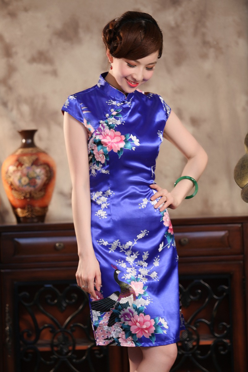 Pre-order กี่เพ้าสั้น แขนล้ำ สีน้ำเงิน ลายดอกไม้นกยูง ผ้าซาติน