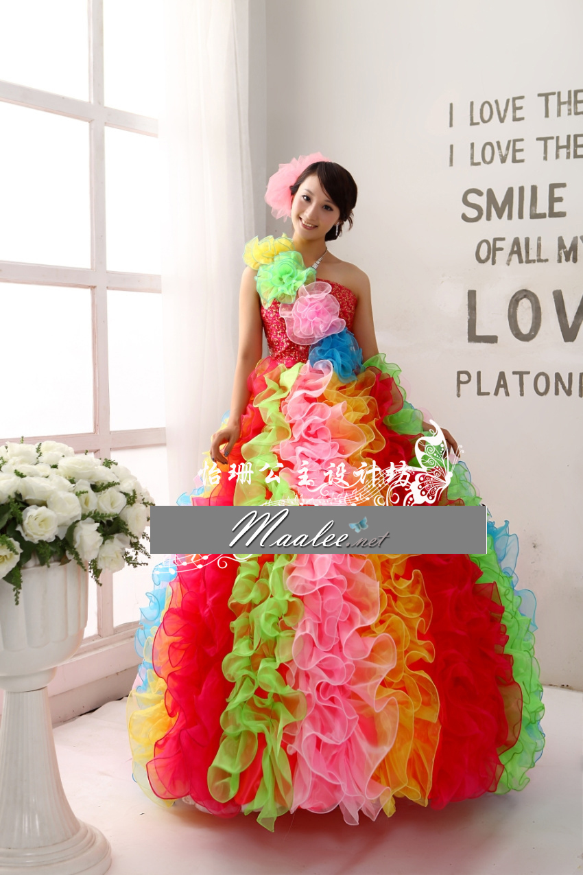 พร้อมเช่า ชุดแฟนซีสั้น ชุดราตรี ไหล่เฉียง สีรุ้ง กระโปรงระบายฟูสวย ฟรุ้งฟริ้ง