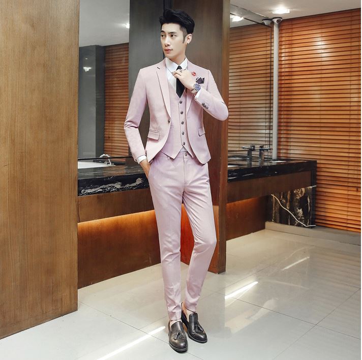 พร้อมเช่า ชุดสูทชาย สีชมพูพาสเทล Pastel Pink ทรงเข้ารูป สไตล์เกาหลี (ไม่มีเสื้อกั๊ก)