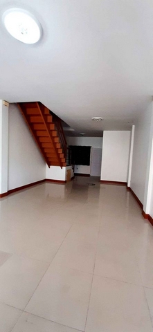 ขาย ทาวน์เฮาส์หมู่บ้านเพทายเพลส ลำลูกกาคลอง3 แบบ 2 ห้องนอน 2 ห้องน้ำ ขายพร้อมคนเช่า ใกล้ รพ.สินแพทย์ ใกล้รถไฟฟ้าคูคต