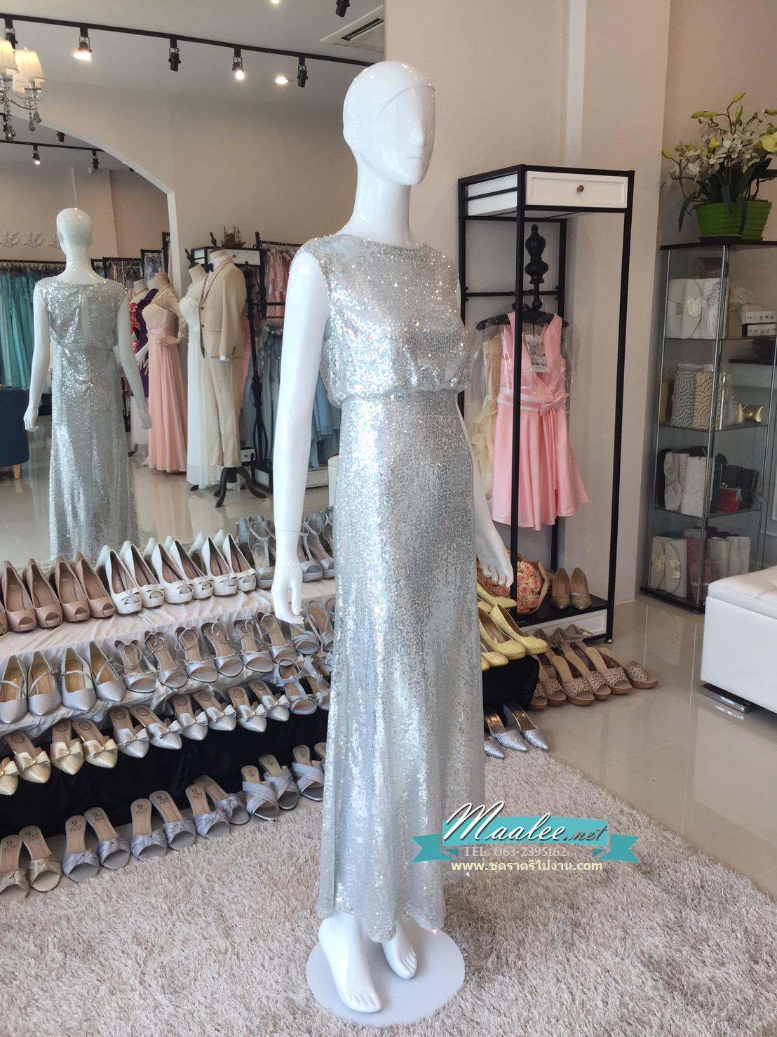 พร้อมเช่า ชุดราตรีแนวGatsby ปักเลื่อม แขนกุดเข้ารูป ออกงานกลางคืน ด้านหลังเป็นซีทรูแนวเซ็กซี่ สีเงิน (ซิปหลัง)