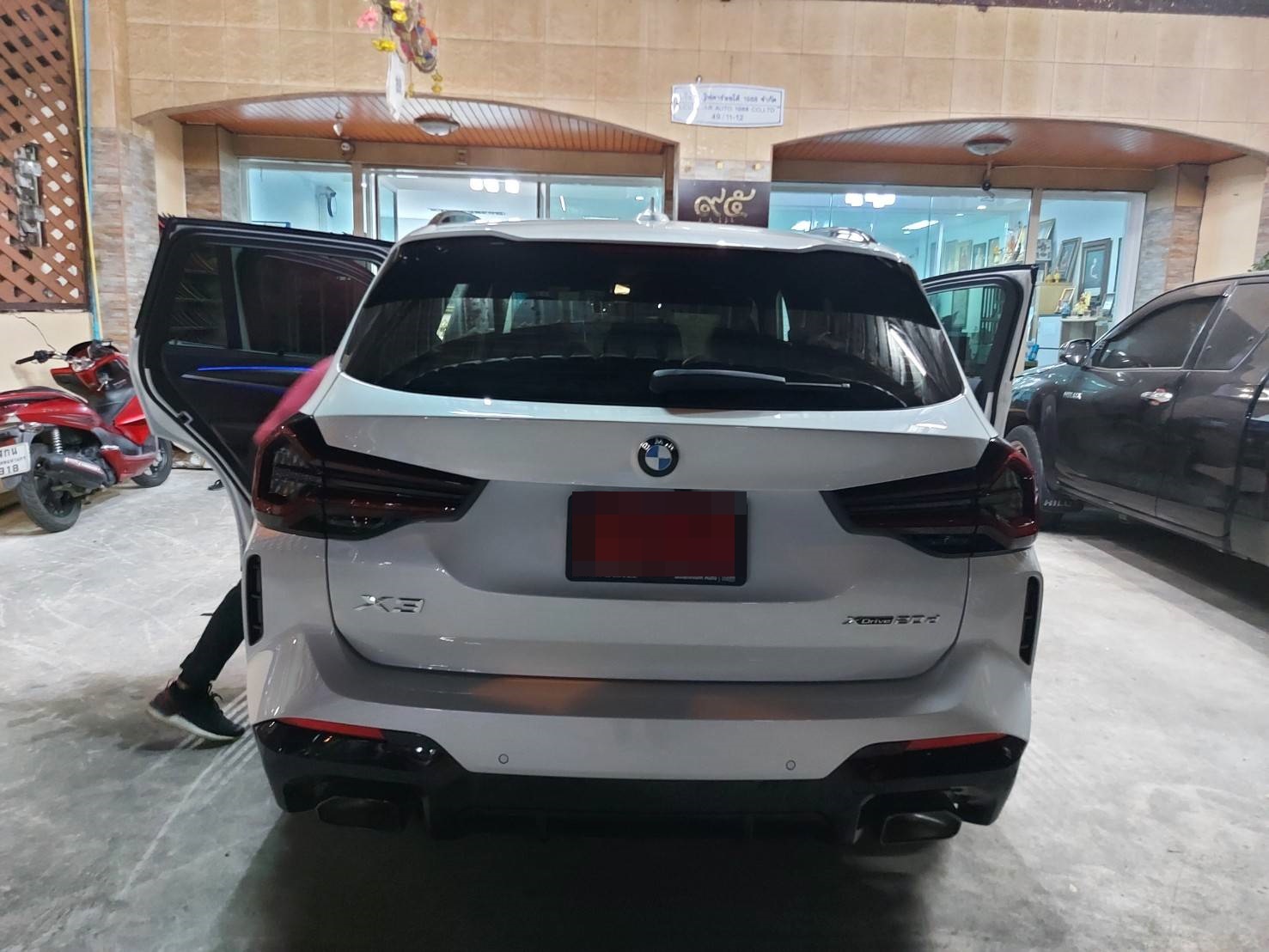พรมรถยนต์ BMW X3 Xdrive 20d ปี 2022 ปูพรม6D สีกาแฟ เต็มคัน
