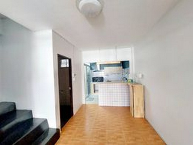 ขายทาวน์เฮ้าส์หมู่บ้านรัชธานี 5 ซอยดวงมณี 2 ชั้น 2 ห้องนอน 2 ห้องน้ำ รีโรเวทใหม่ มีแอร์ พร้อมเข้าอยู่