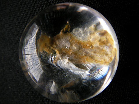 QU0015 QUARTZ แก้วกลมน้ำใส แก้วเข้าแก้วลอยกลางแก้ว กาบเงินกาบทอง ทรายเงินทรายทอง ดูเหมือนสามกษัตริย์ ขนาด 22.69x22.85x13.00 mm. นน.45.06 ct.