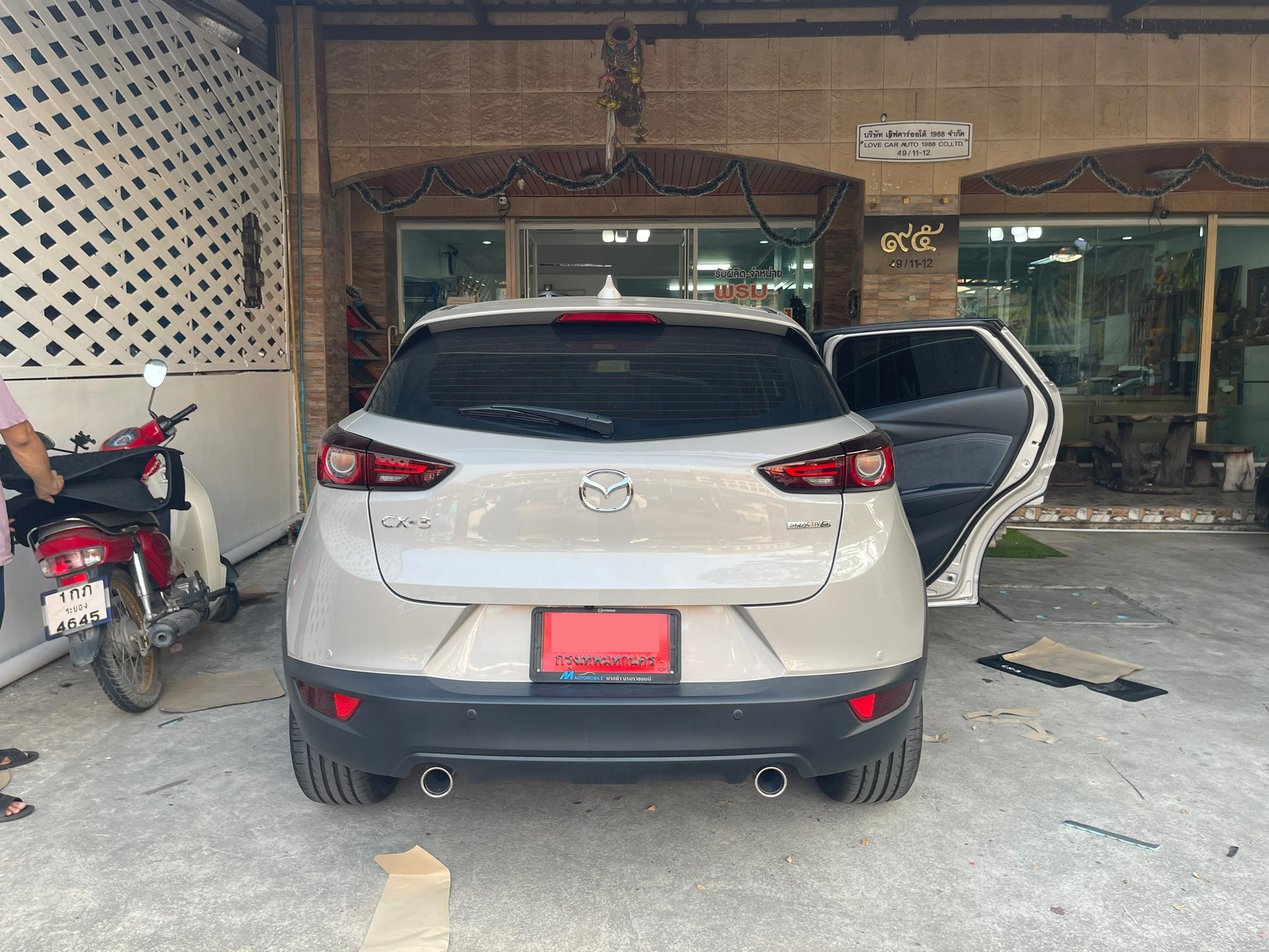 พรมปูพื้นรถยนต์ Mazda CX-3 2024 (มาสด้า ซีเอ็กซ์สาม) ปูพรมVVIP สีดำด้ายดำ เต็มคัน