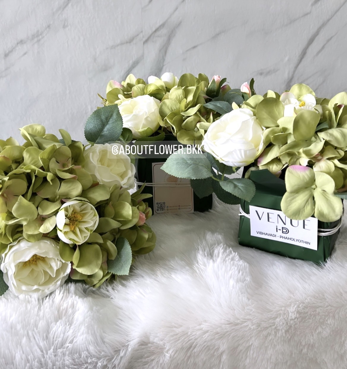 Artificial Flower ดอกไม้ประดิษฐ์ ประดับโต๊ะ โทนเขียว 3 ช่อ พร้อมตกแต่ง สามารถเปลี่ยนสีได้