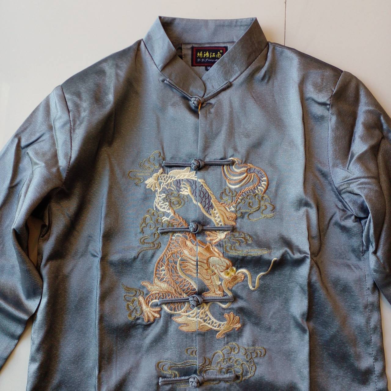 Pre-order ชุดจีน ชาย เสื้อคอจีน ผ้าไหมจีน สีเทา ปักลายมังกร