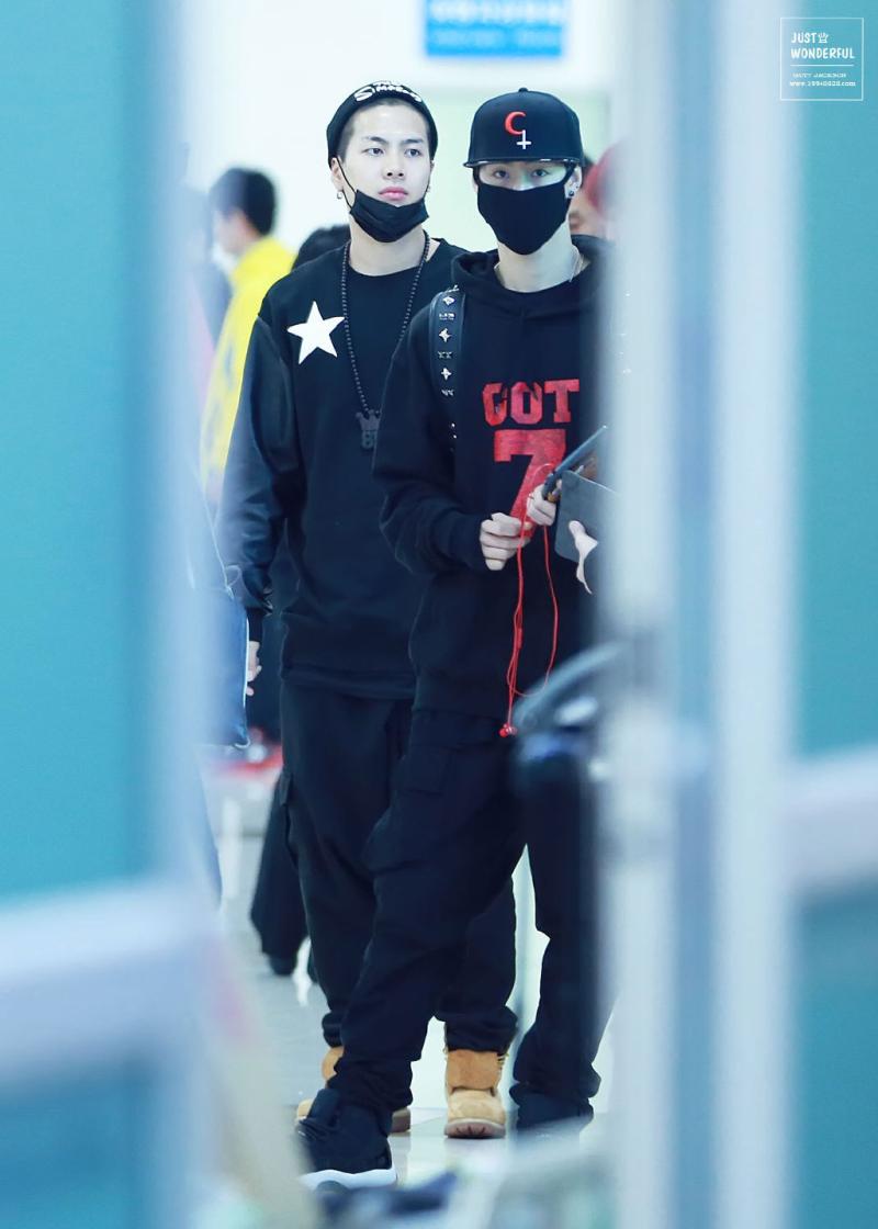 เสื้อฮู้ด GOT7 โลโก้แดง แบบ Jackson