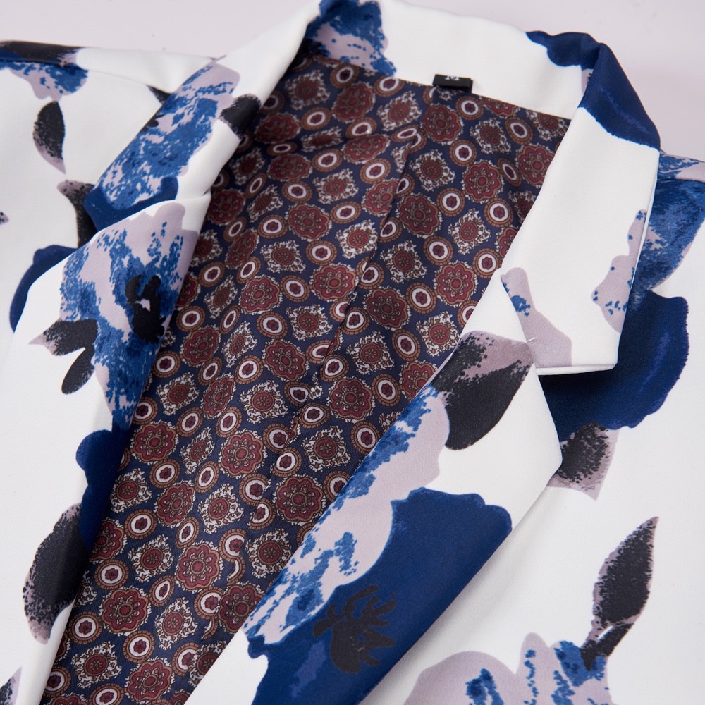 พร้อมเช่า ชุดสูท สูทชาย สีขาว พิมพ์ลายดอกไม้โทนน้ำเงิน แนวแฟนซี (ไม่มีเสื้อกั๊ก)