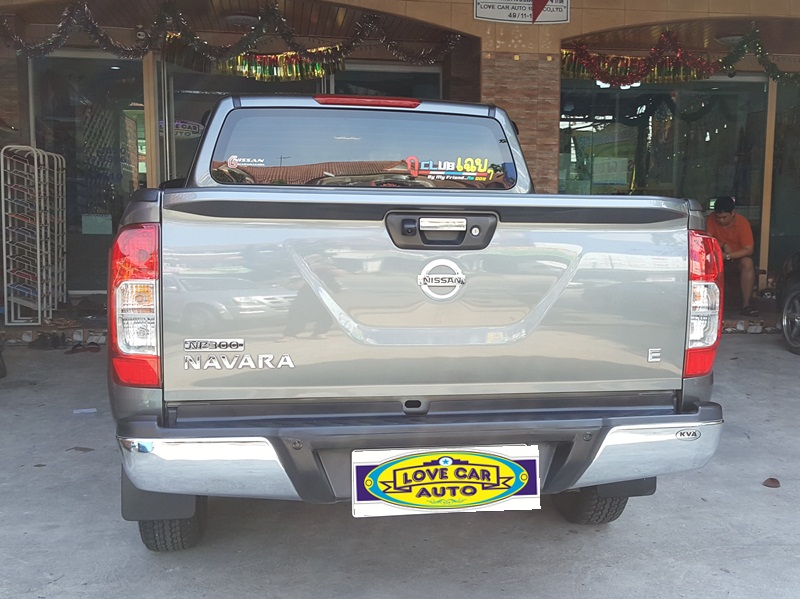 ยางปูพื้นรถยนต์เข้ารูป Nissan Navara Cab 2016 ลายกระดุมสีชมพูขอบเขียว