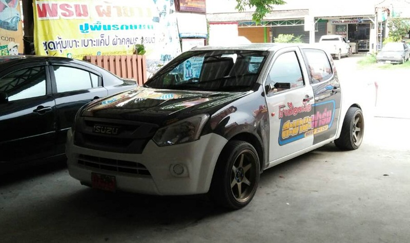 ขายยางปูพื้นรถเข้ารูป Isuzu D-Max 2012-2017 4 ประตู ลายกระดุมสีชมพูขอบชมพู