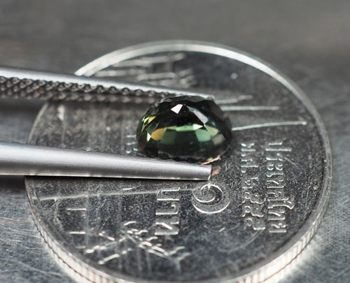 พลอยมรกตบางกะจะ 1.08 กะรัตพร้อมใบเซอร์