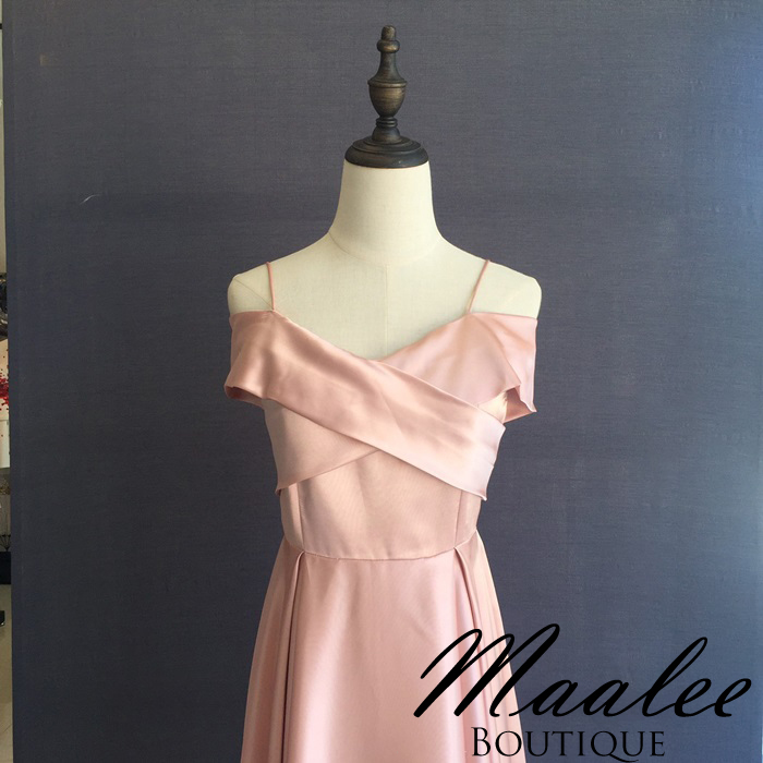 พร้อมเช่า ชุดราตรียาว สายเดี่ยวปาดไหล่ สีโรสโกลด์ สวยหวาน