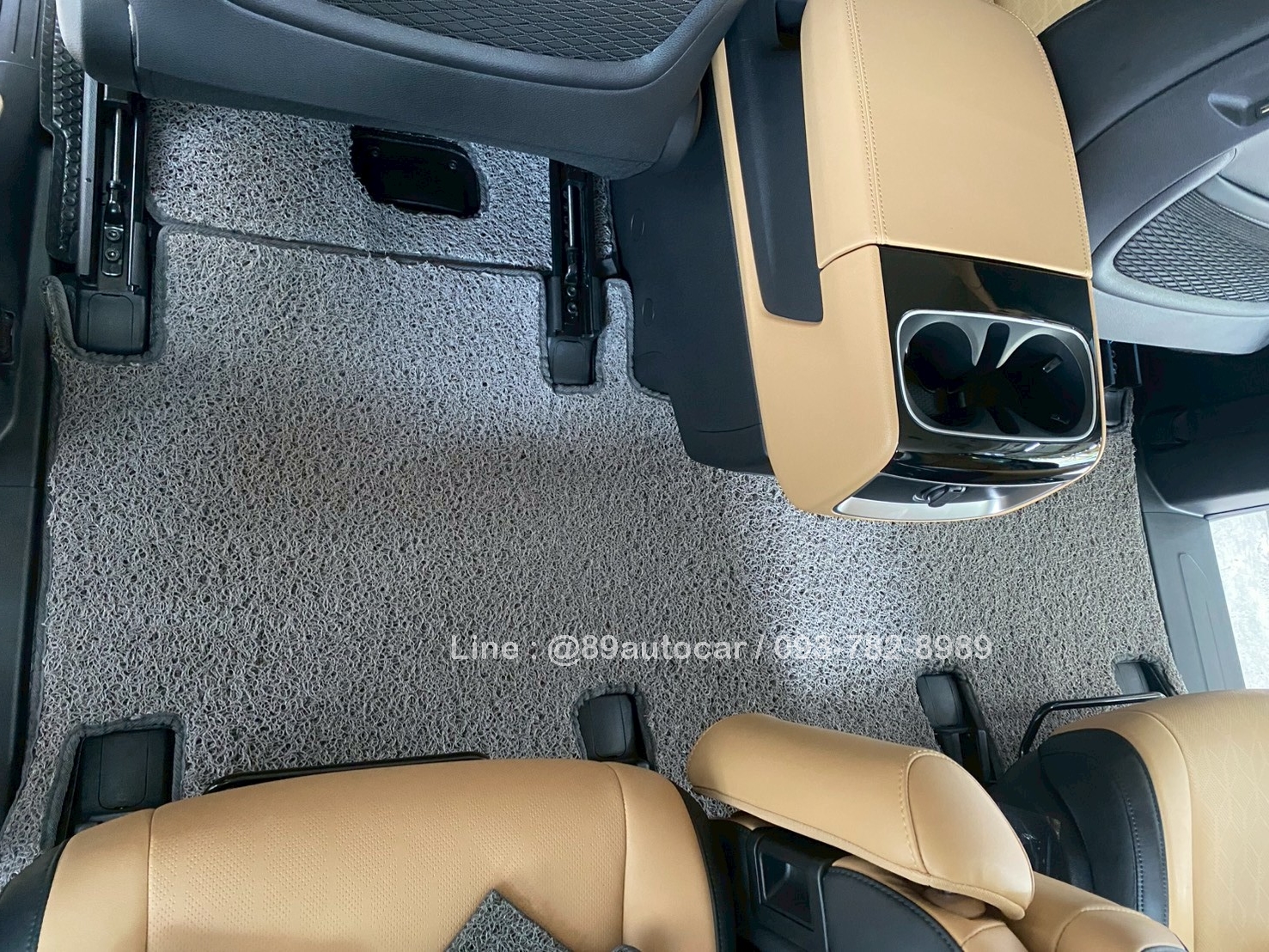 พรมดักฝุ่นรถยนต์ kia carnival ex 2024 ปูพรมไวนิล สีเทา เข้ารูป เต็มคัน