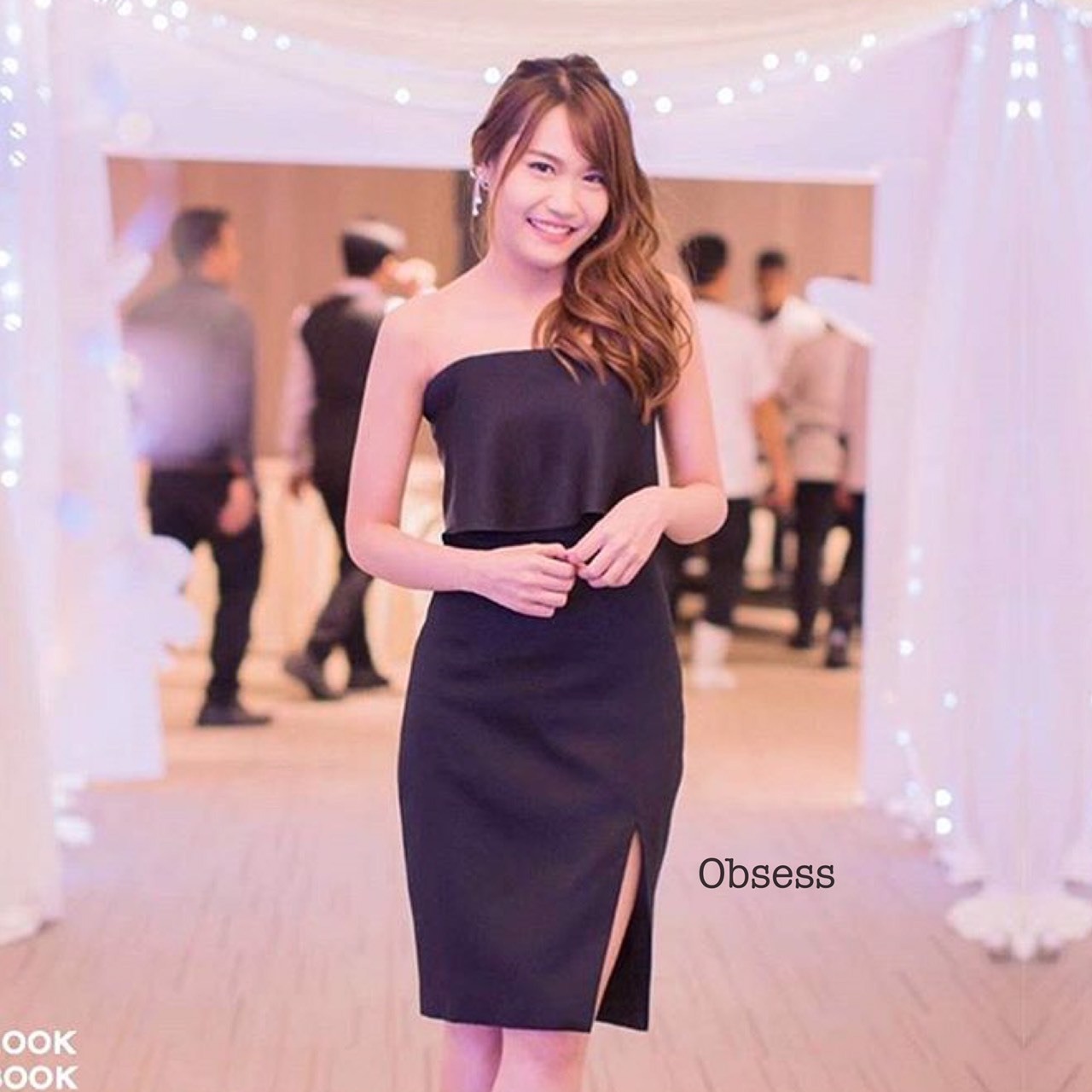 พร้อมเช่า มินิเดรส ทรงยอดนิยม แต่งระบายอก กระโปรงทรงดินสอ สีขาว