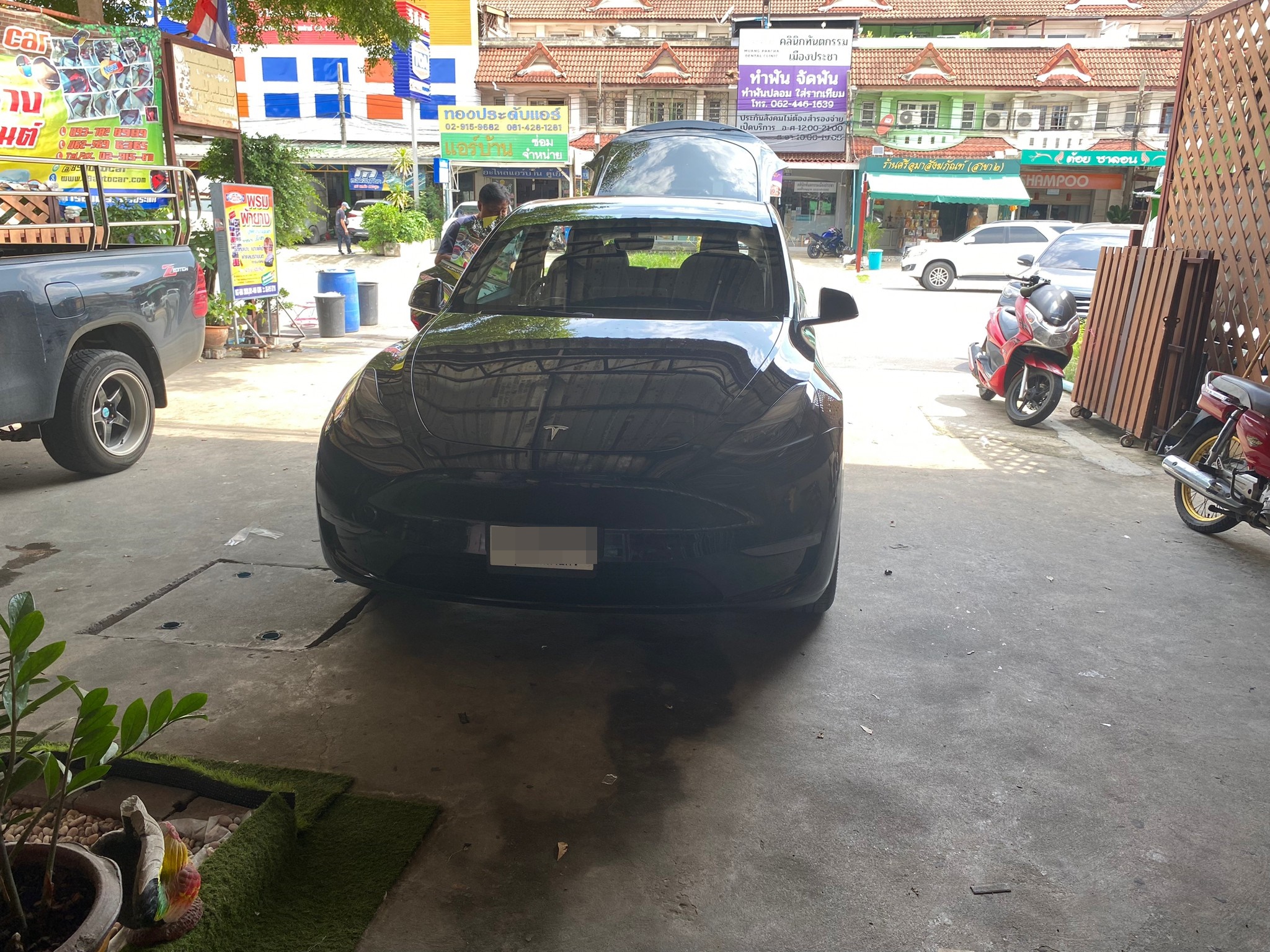 พรมรถยนต์ Tesla Model Y ปูพรม6D สีดำด้ายดำ เต็มคัน