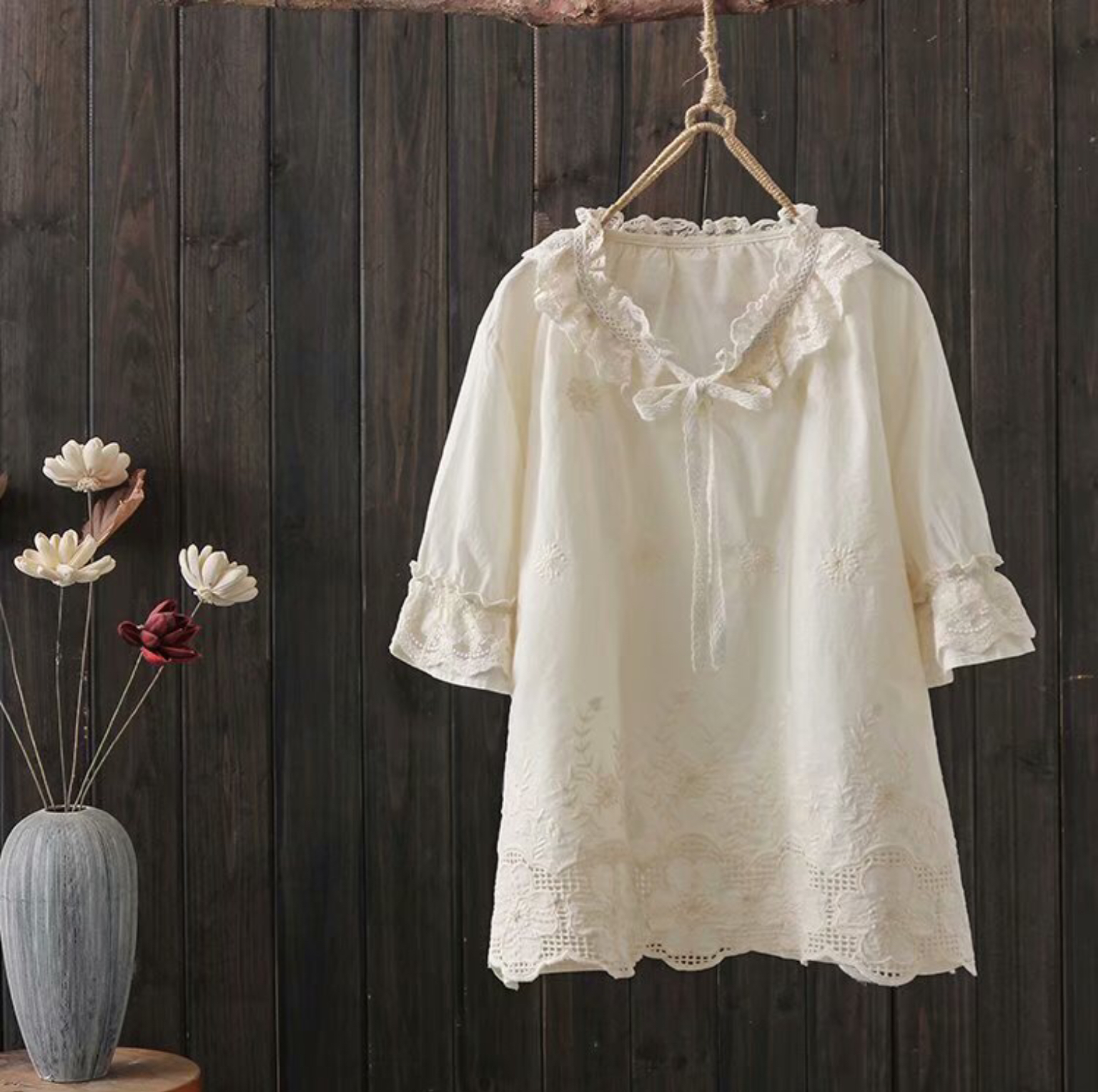 เสื้อผ้าฝ้ายลายปักแต่งระบายลูกไม้