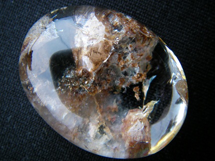 QU0014 แก้วเข้าแก้ว ปวกสามกษัตริย์ บ่อกำเนิดเกิดแก้วขนเหล็กภายใน ก้นแก้วเปิดให้เห็นแก้วแทงขึ้นเข้าเนื้อแก้วด้านบน ขนาด 22.07x28.42x13.21mm นน. 57.2.